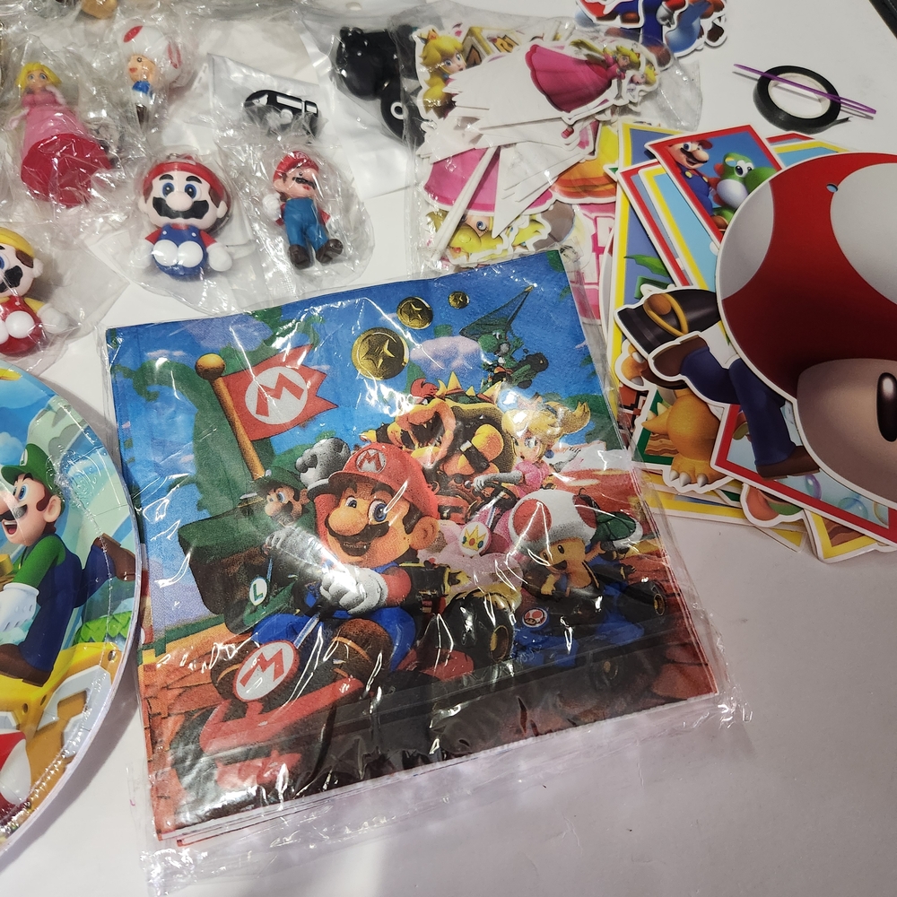 Super Mario Party Supplies Set - Picture 3 of 10